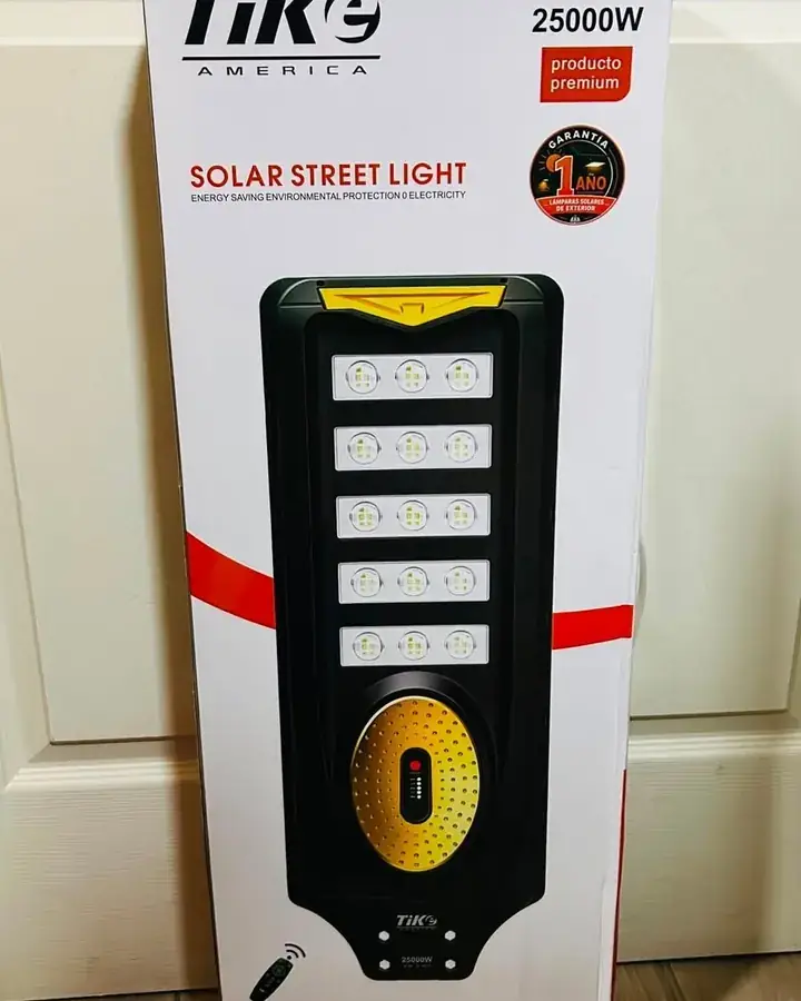 Lámpara solar de 25.000 W con panel solar