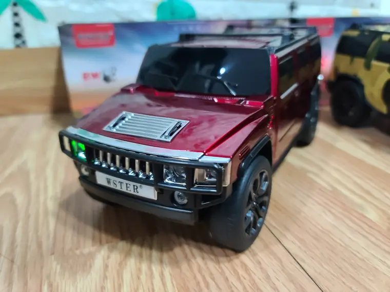 Bocina Bluetooth con forma de camioneta Hummer roja