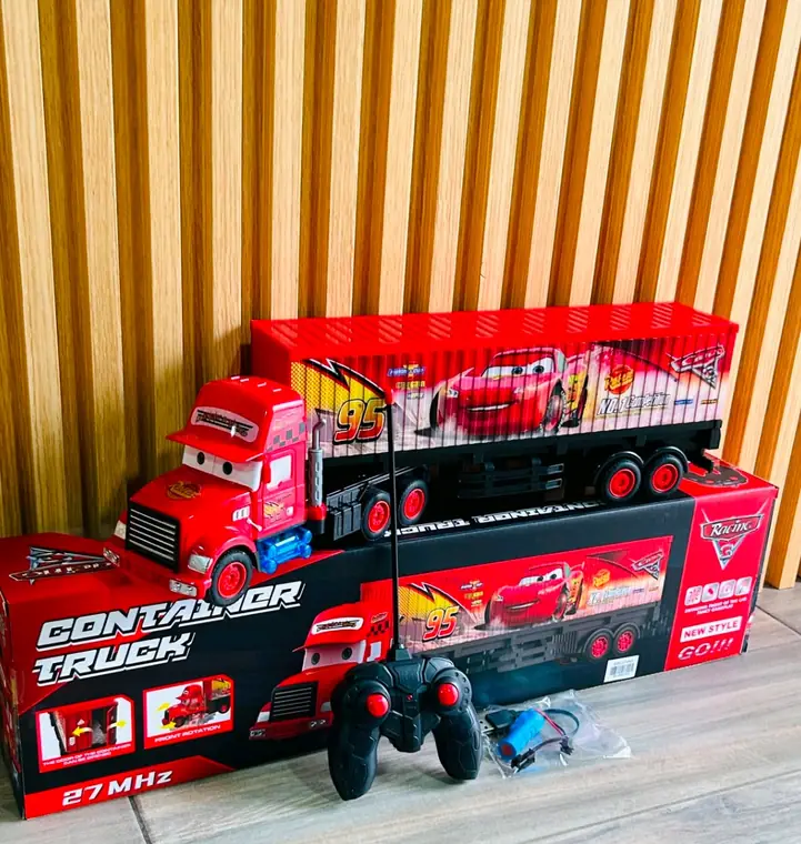 Camión de juguete Cars con control remoto en su caja