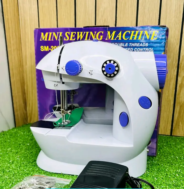 Mini máquina de coser con pedal y accesorios