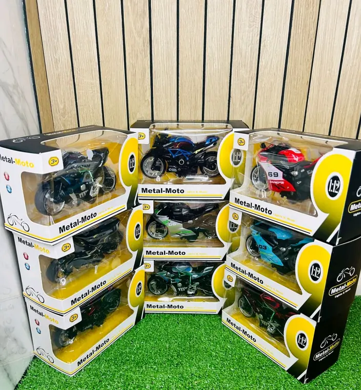 Motos a escala de colección Metal-Moto en sus empaques
